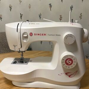 Singer Fashion Mate Sewing Machine - White